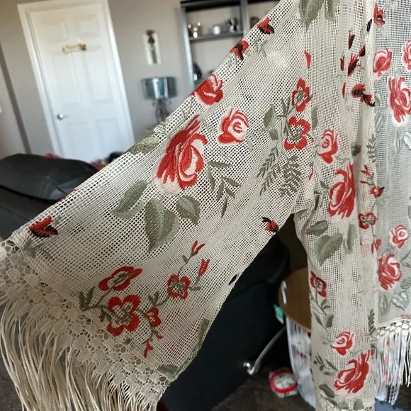 Reba embroidered Floral Cardigan with fringe. Size Large - Picture 2 of 6